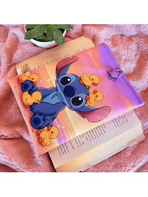 Funda Para Libro (Con Boton) - Stitch Patitos En La Playa