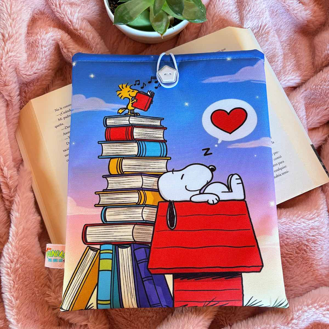 Funda Para Libro (Con Boton) - Snoopy Torre De Libros 1