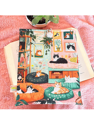 Funda Para Libro (Con Boton) - Sala Con Gatitos