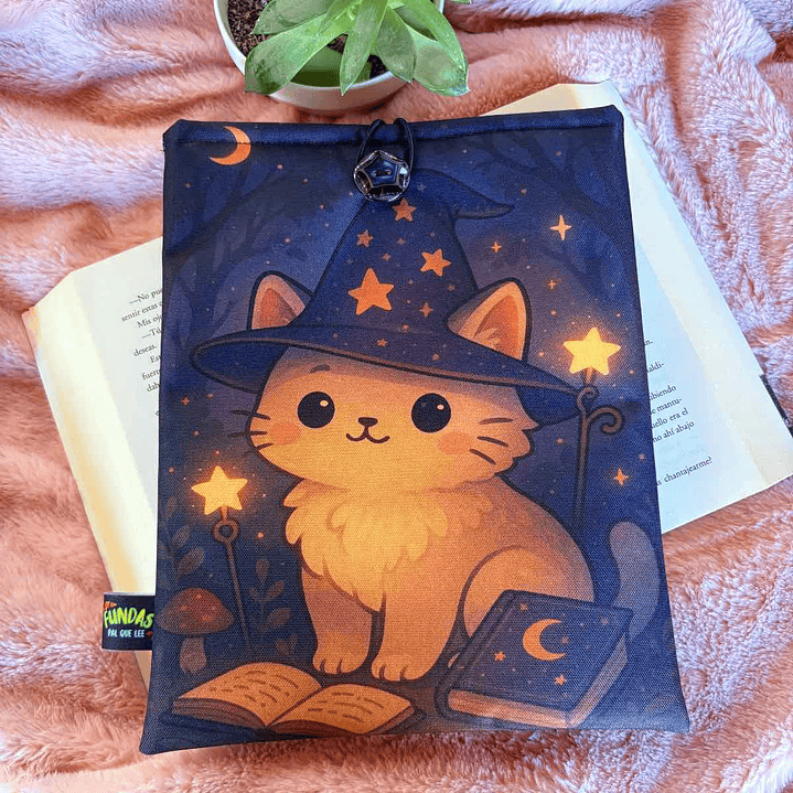 Funda Para Libro (Con Boton) - Gatito Hechicero 1