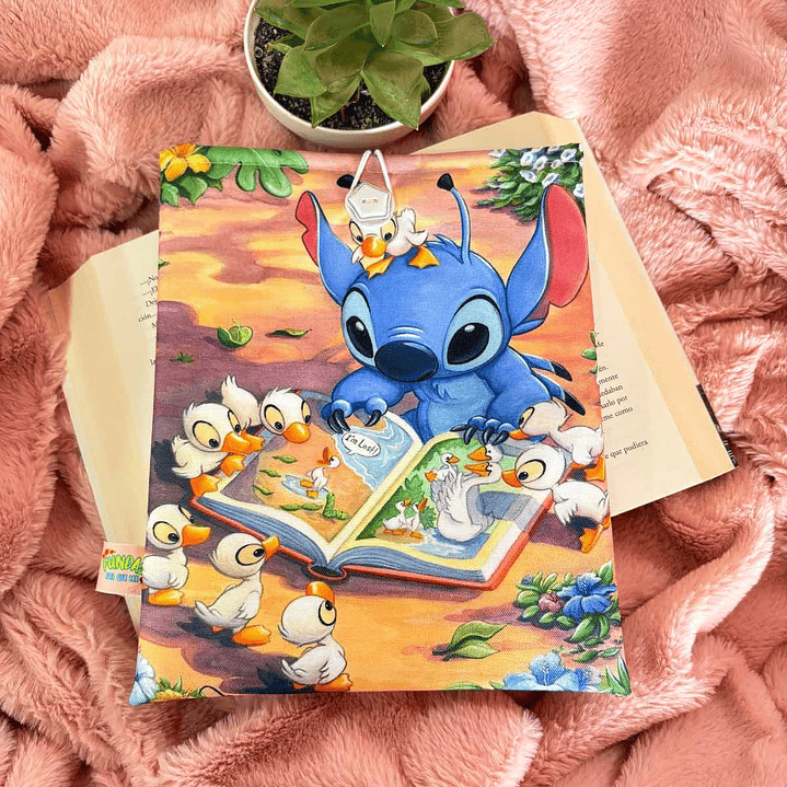 Funda Para Libro (Con Boton) - Stitch Leyendo 1