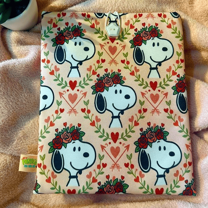 Funda Para Libro (Con Boton) - Snoopy Corona De Flores 1