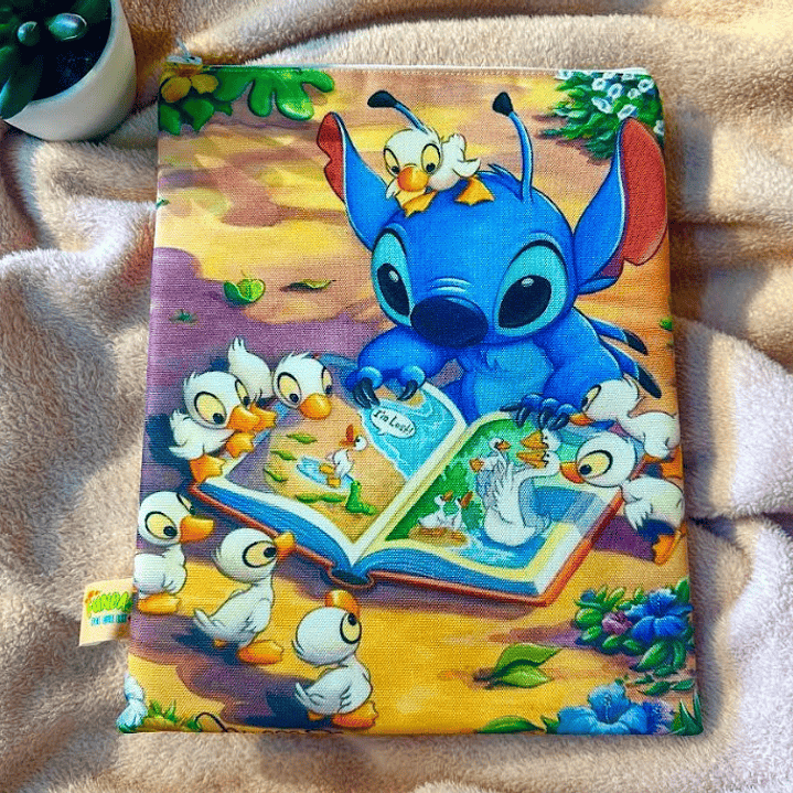 Funda Para Libro (Con Cierre) - Stitch Con Patitos 1