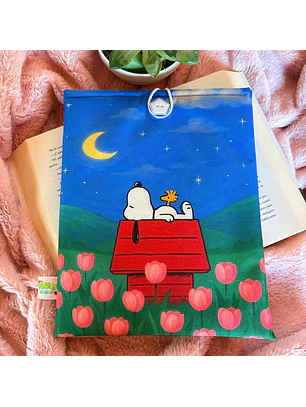 Funda Para Libro (Con Boton) - Snoopy Durmiendo Tulipanes