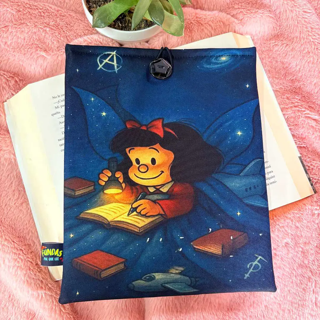 Funda Para Libro (Con Boton) - Mafalda Escritora De Noche 1