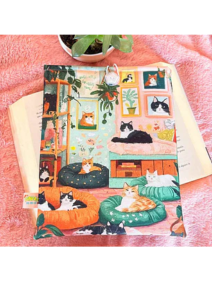 Funda Para Libro (Con Boton) - Sala Con Gatitos