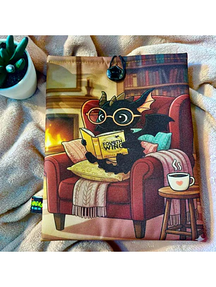 Funda Para Libro (Con Boton) - Dragon Leyendo Alas De Sangre