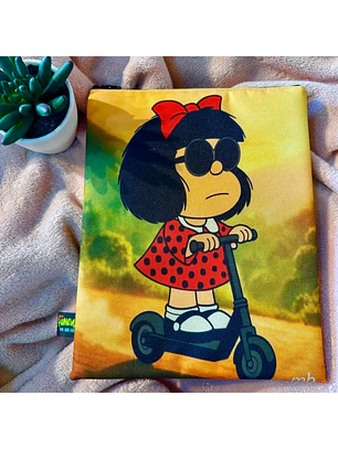 Funda Para Libro (Con Cierre) - Mafalda En Scooter