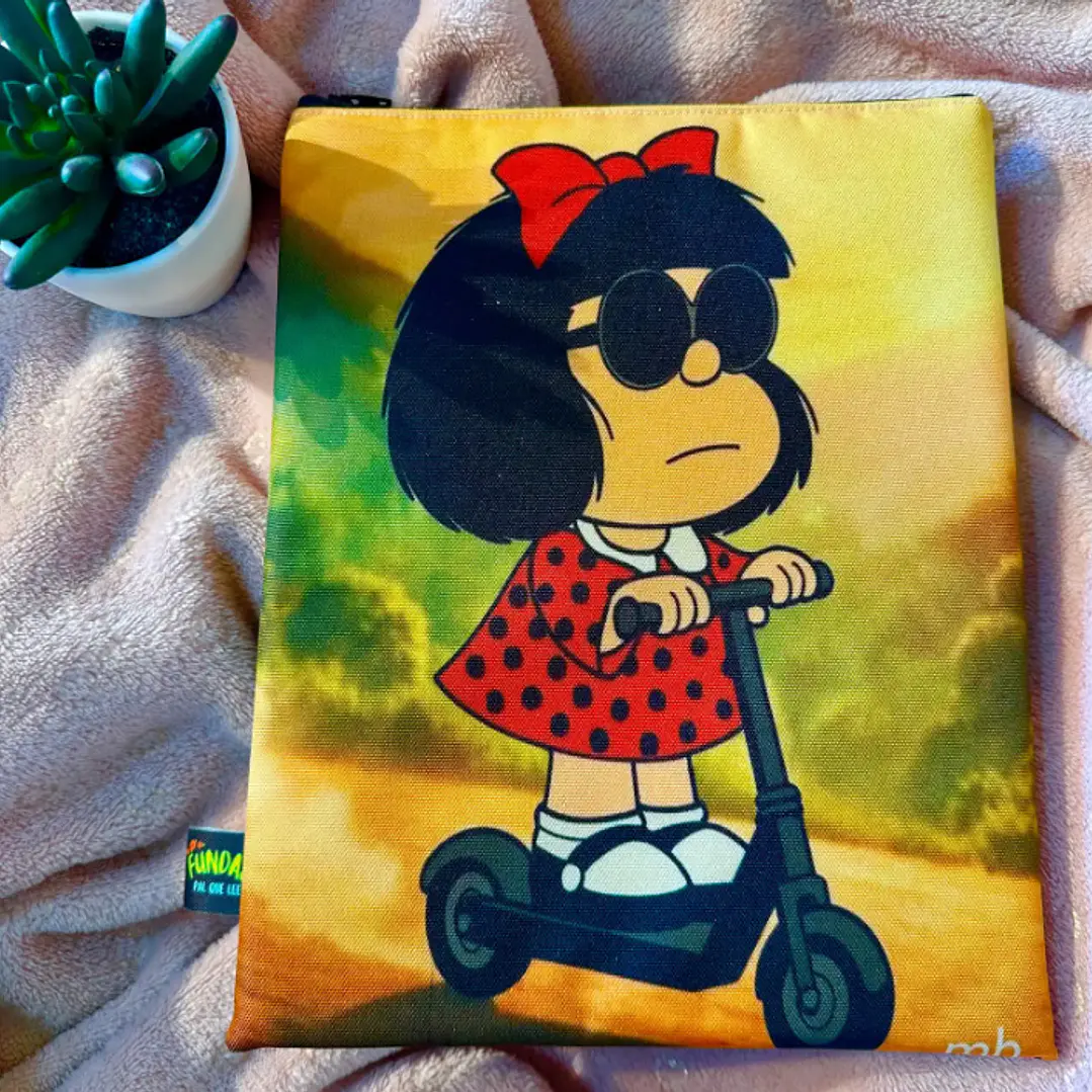 Funda Para Libro (Con Cierre) - Mafalda En Scooter 1