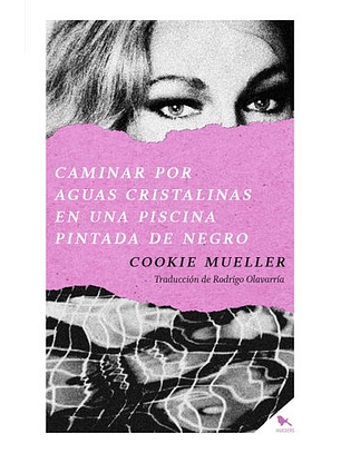 Caminar Por Aguas Cristalinas En Una Piscina Pintada De Negro