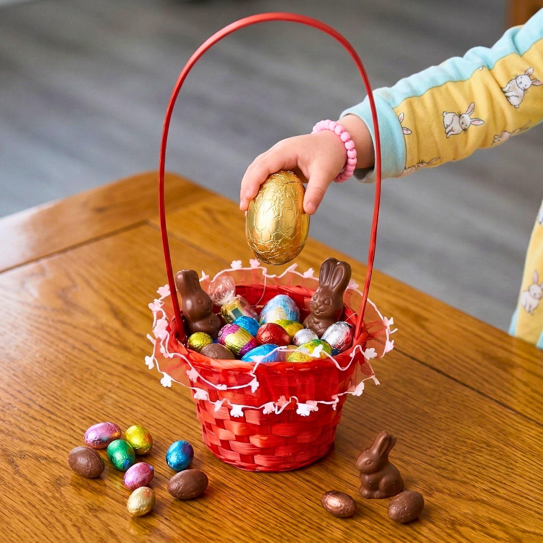 Canasto de Pascua (6 pzas) en mimbre 33x13 cm
