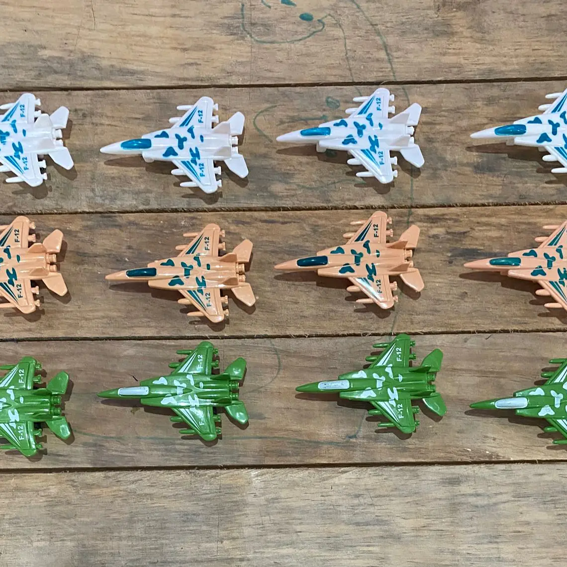  BOLSA CON 12 AVIONES MILITARES MOD #5T76- COPIAR 1