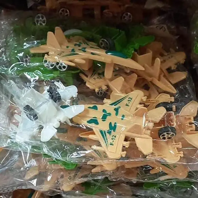  BOLSA CON 12 AVIONES MILITARES MOD #5T76- COPIAR 3