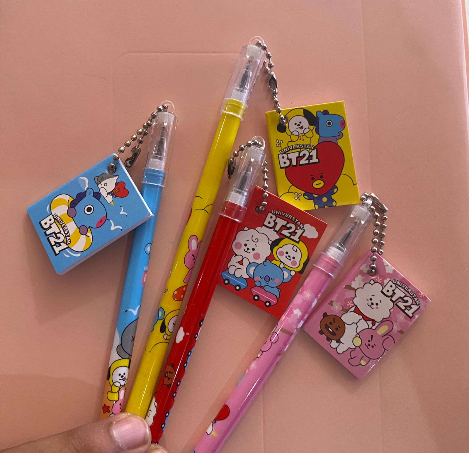 DOCENA DE LAPICEROS BTS EN CAJITA TRANSPARENTE