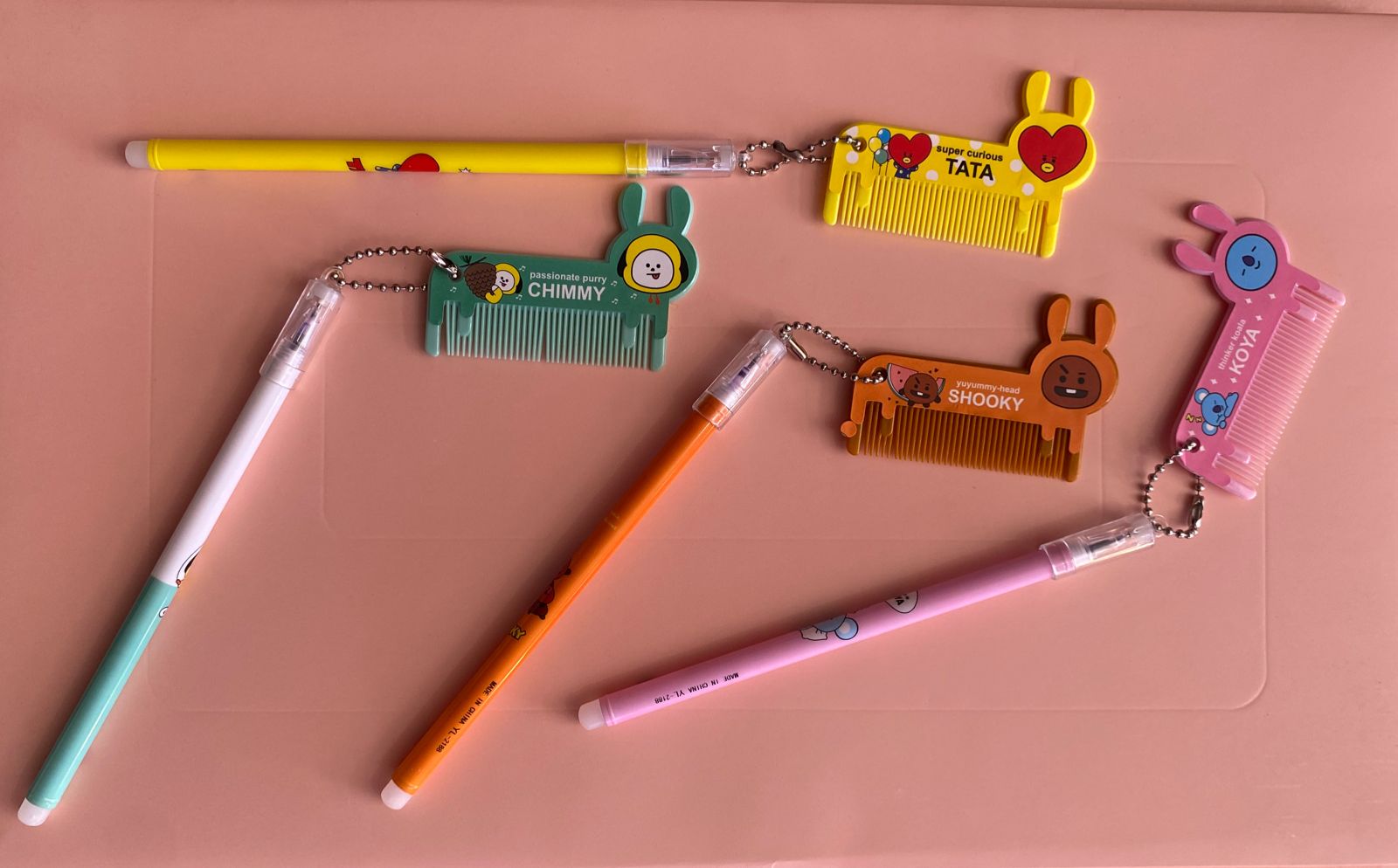 DOCENA DE LAPICEROS BTS EN CAJITA TRANSPARENTE