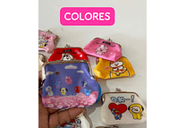 DOCENA DE MONEDERITOS CON BROCHE DISEÑO BTS MOD#XQ22M357