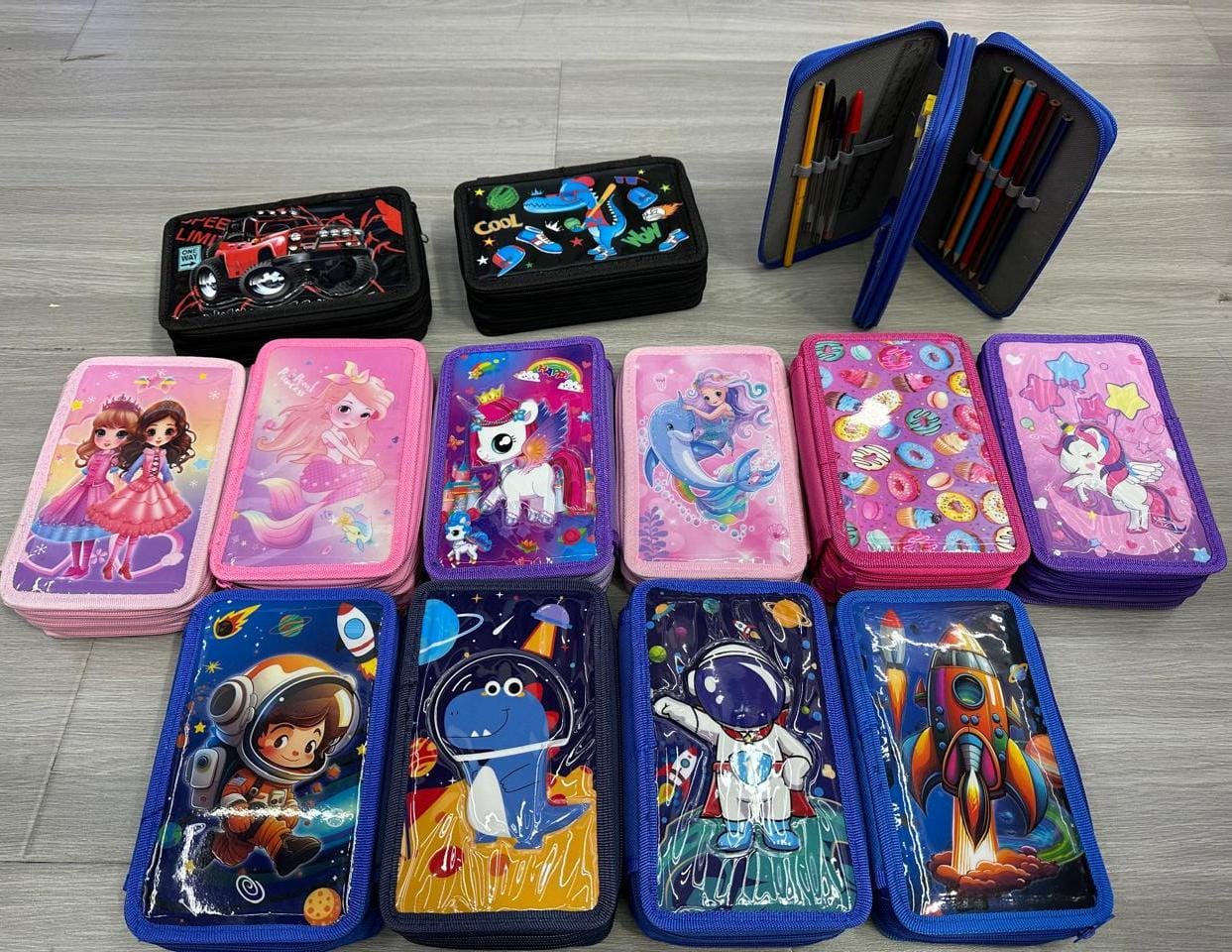 LAPICERA DOBLE CIERRE DISEÑO NIÑA Y NIÑO CON ÚTILES INCLUIDOS DISEÑOS AL AZAR REINGRESO