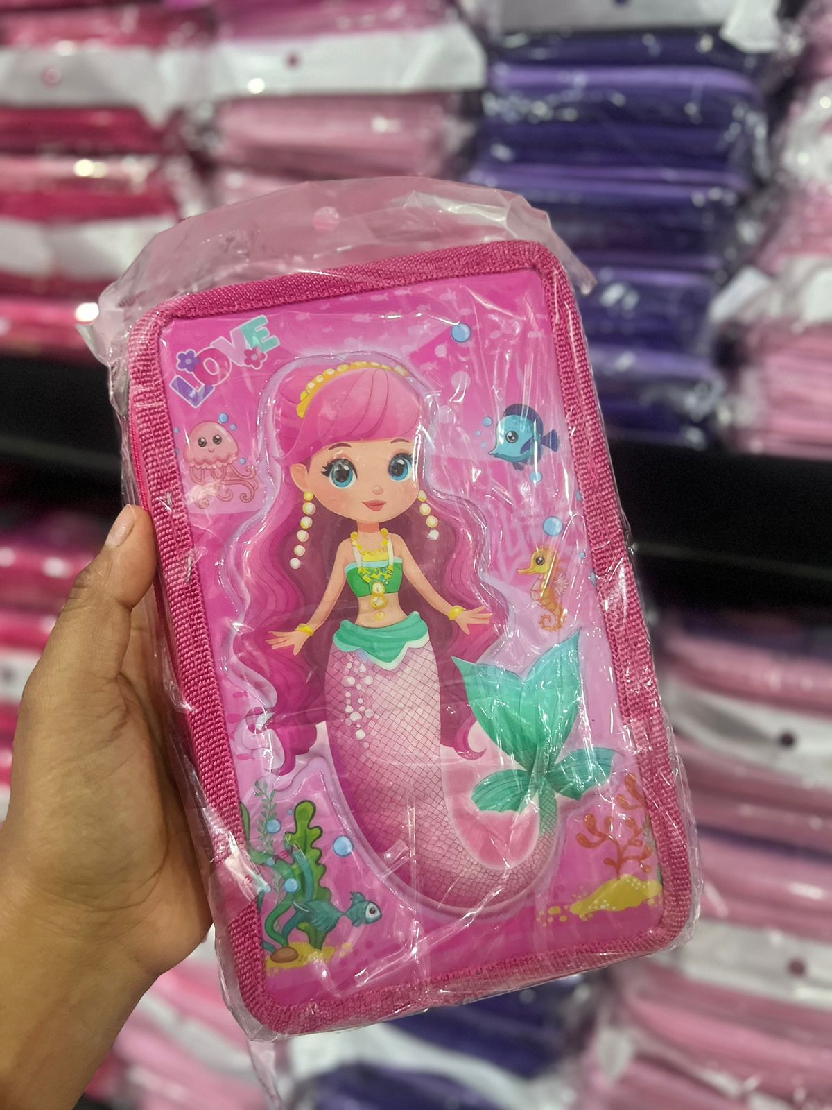 LAPICERA DOBLE CIERRE DISEÑO NIÑA Y NIÑO CON ÚTILES INCLUIDOS DISEÑOS AL AZAR REINGRESO