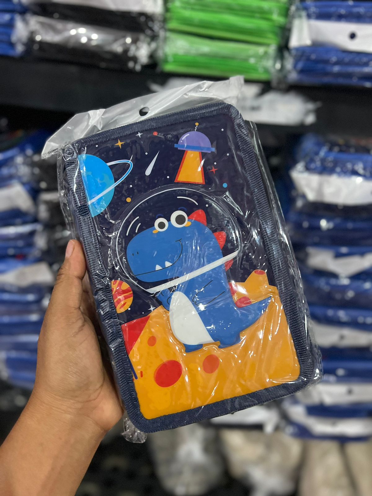 LAPICERA DOBLE CIERRE DISEÑO NIÑA Y NIÑO CON ÚTILES INCLUIDOS DISEÑOS AL AZAR REINGRESO