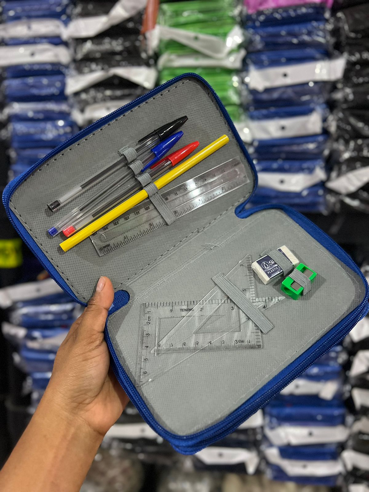 LAPICERA DOBLE CIERRE DISEÑO NIÑA Y NIÑO CON ÚTILES INCLUIDOS DISEÑOS AL AZAR REINGRESO