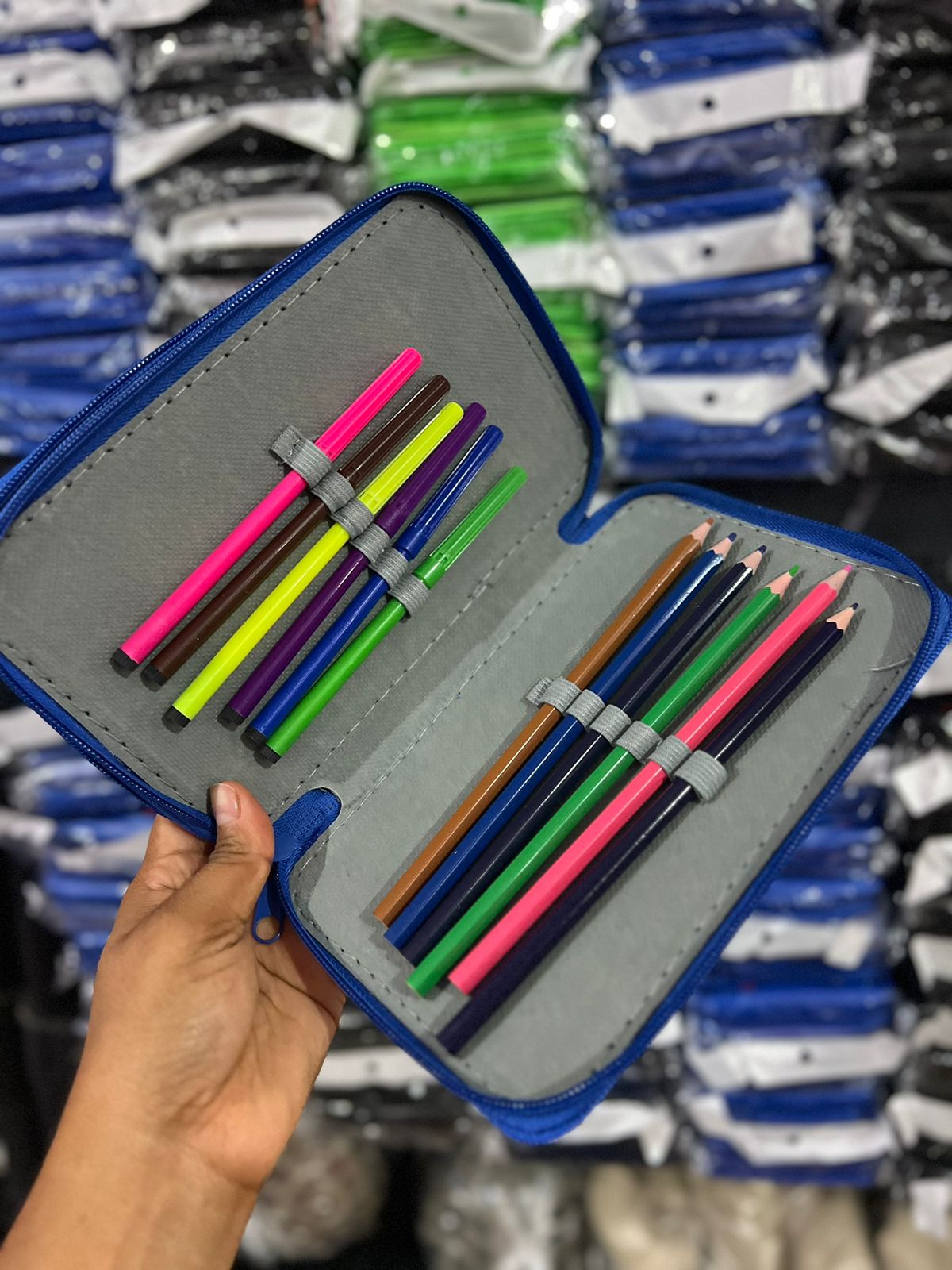 LAPICERA DOBLE CIERRE DISEÑO NIÑA Y NIÑO CON ÚTILES INCLUIDOS DISEÑOS AL AZAR REINGRESO