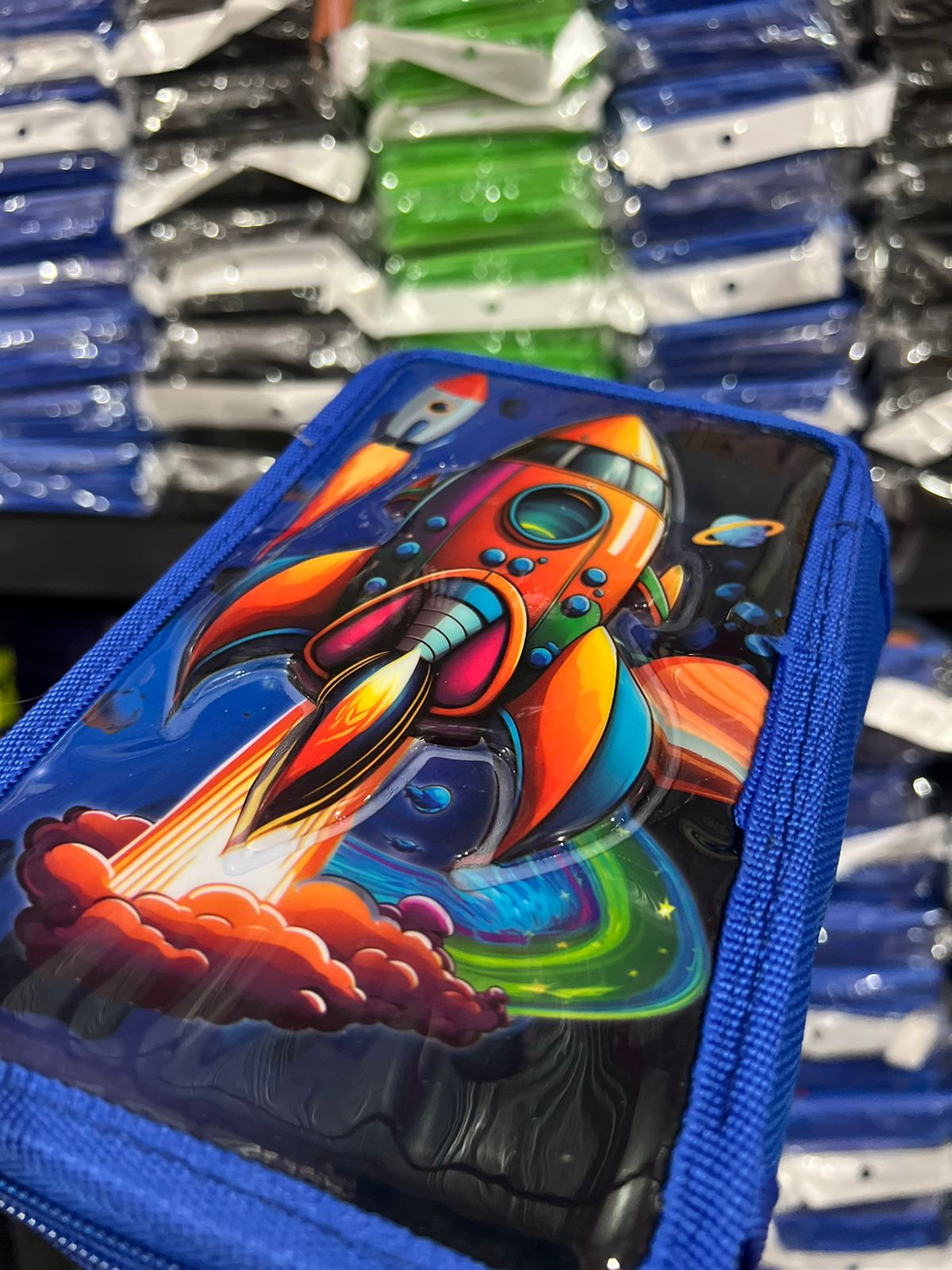 LAPICERA DOBLE CIERRE DISEÑO NIÑA Y NIÑO CON ÚTILES INCLUIDOS DISEÑOS AL AZAR REINGRESO