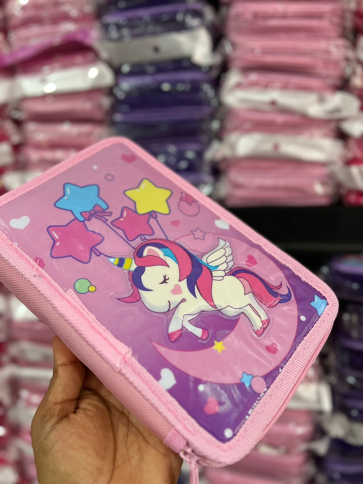 LAPICERA DOBLE CIERRE DISEÑO NIÑA Y NIÑO CON ÚTILES INCLUIDOS DISEÑOS AL AZAR REINGRESO