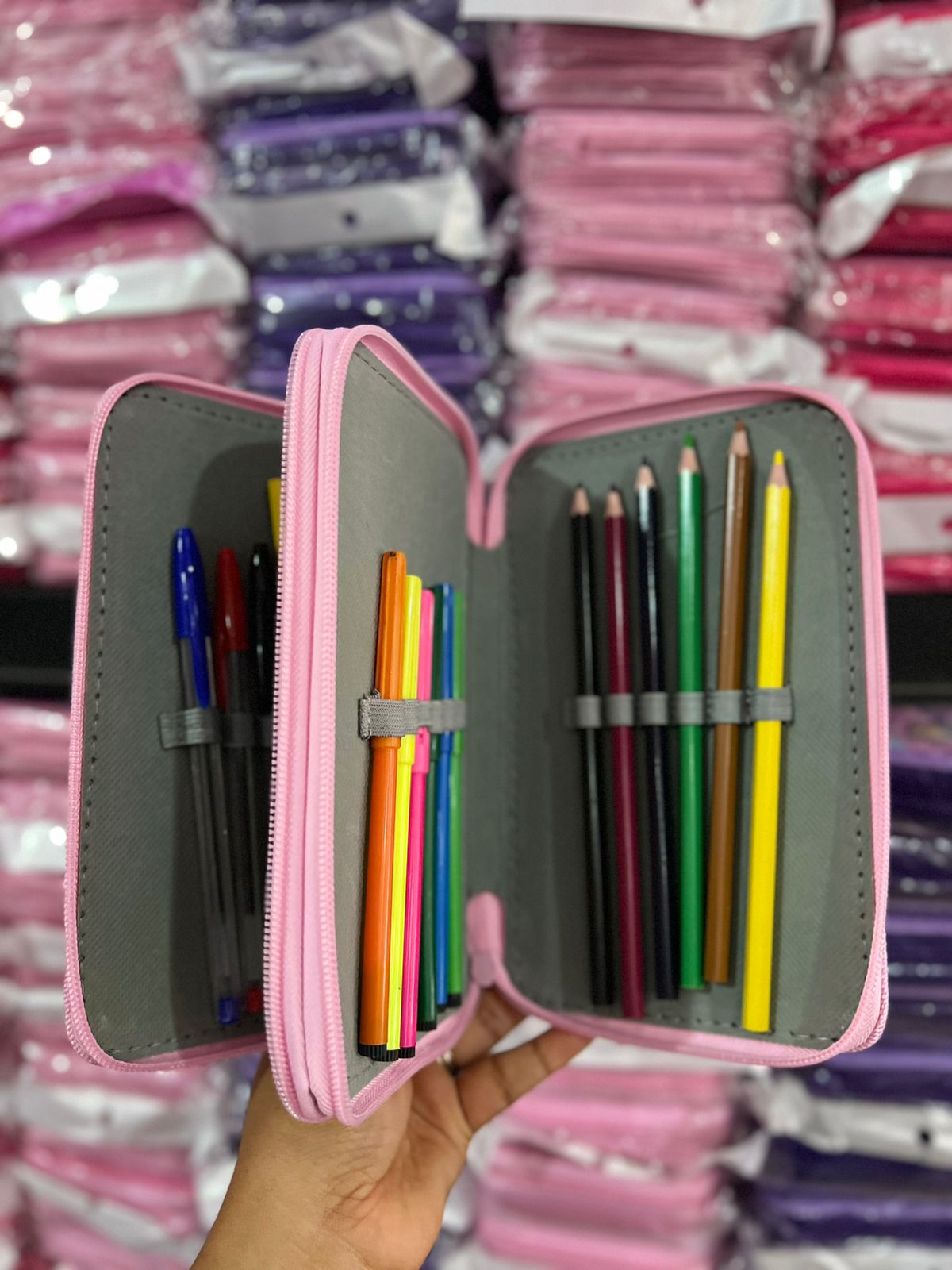 LAPICERA DOBLE CIERRE DISEÑO NIÑA Y NIÑO CON ÚTILES INCLUIDOS DISEÑOS AL AZAR REINGRESO