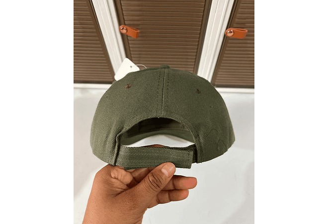 GORRA ECONÓMICA SIN ESTAMPADO MODELO #A-115(SOLO NEGRA)