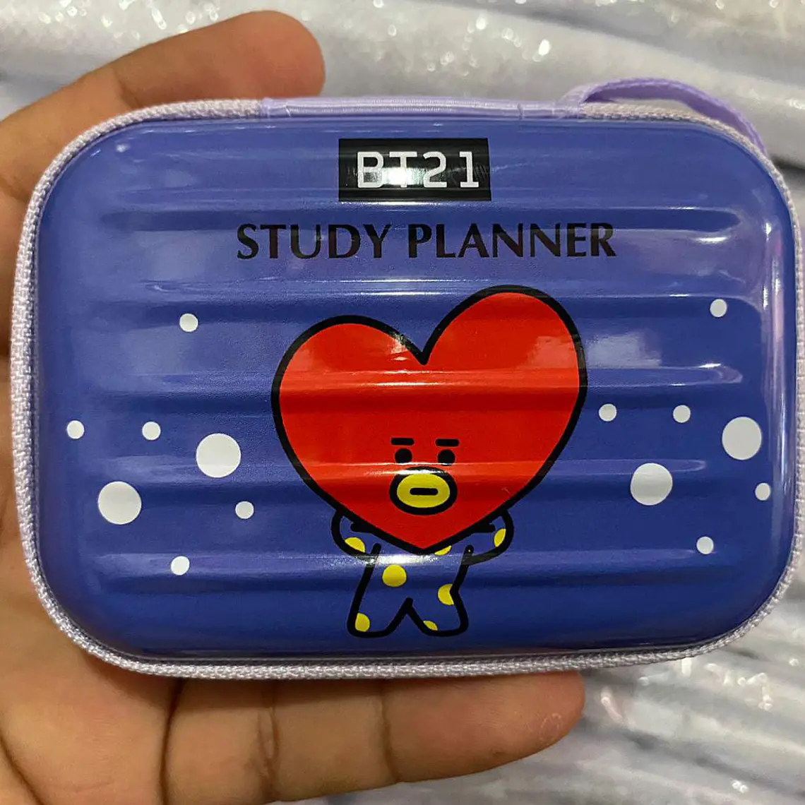 MONEDERITO DE LATA BT21 MOD#XQ22M430 7