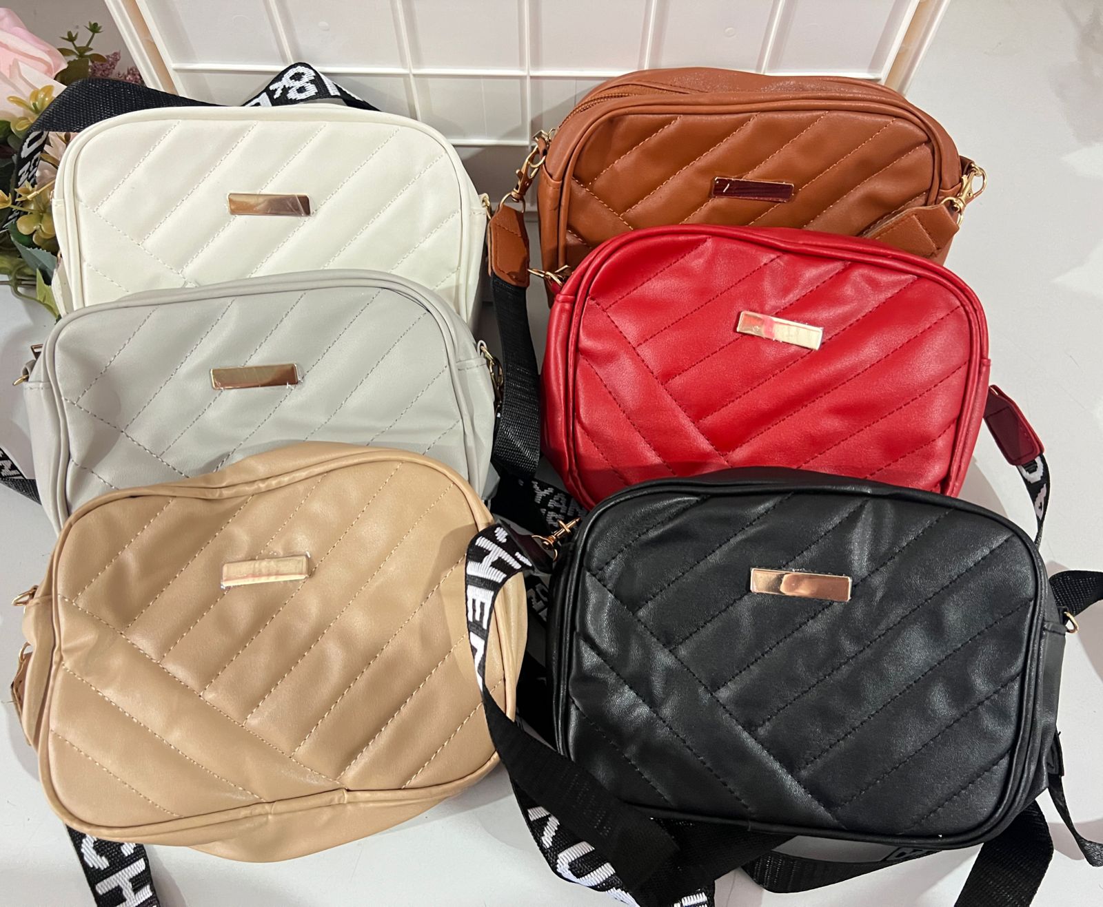 BOLSA MARICONERA CON CORREA MODSC082