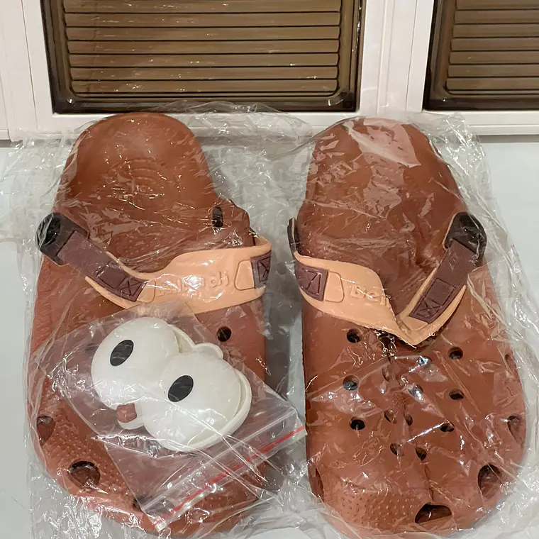  CROCS CON OJITOS 3D MODELO# 2196  4
