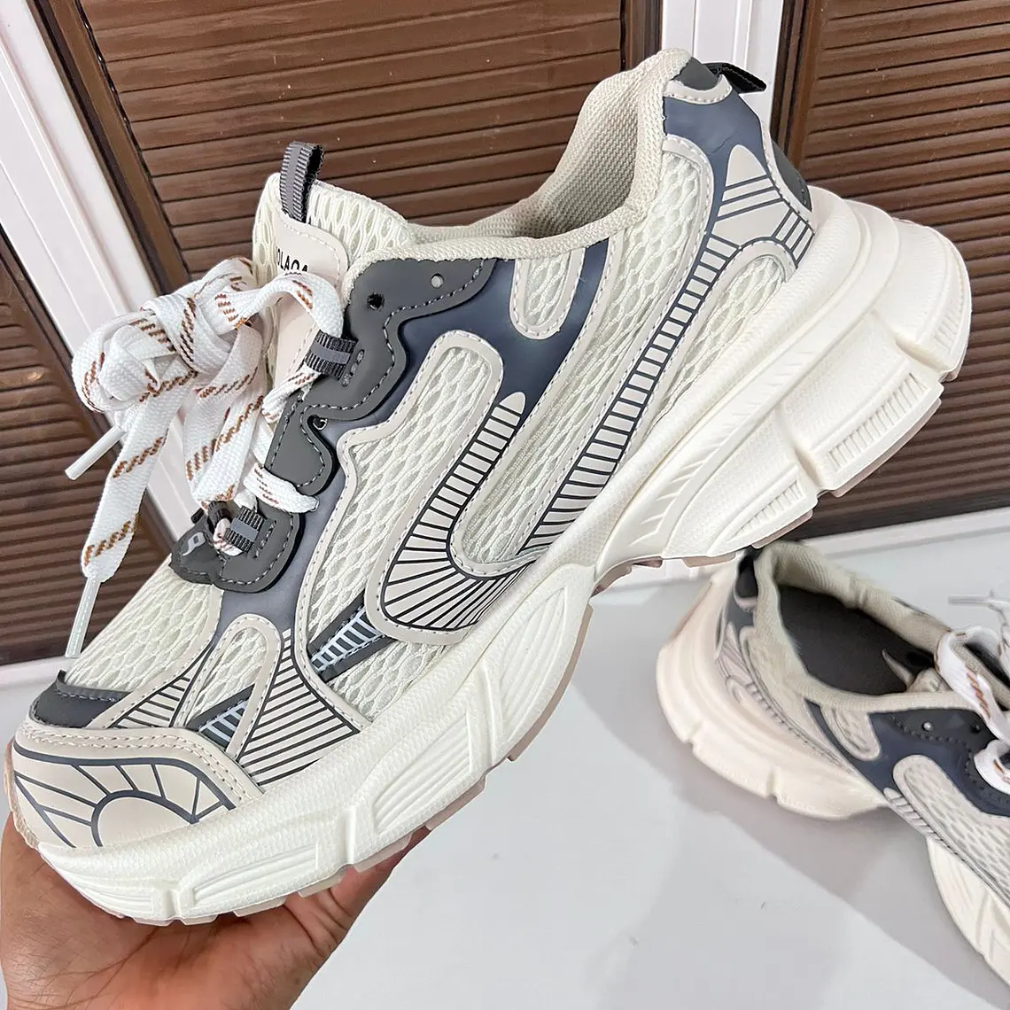 TENIS JUVENIL BEIGE/GRIS ESTAMPADOS 4