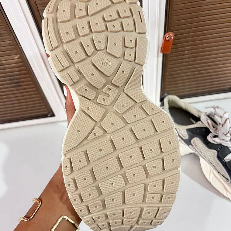 TENIS JUVENIL BEIGE/GRIS ESTAMPADOS 5