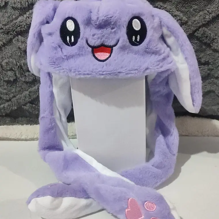 GORRO DE PELUCHE CON  OREJITAS MOVIBLES Y LUZ LED MOD#6601 (LOS TONOS Y EL DISEÑO PUEDEN VARIAR) 24