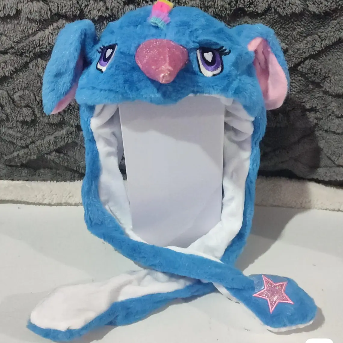 GORRO DE PELUCHE CON  OREJITAS MOVIBLES Y LUZ LED MOD#6601 (LOS TONOS Y EL DISEÑO PUEDEN VARIAR) 26