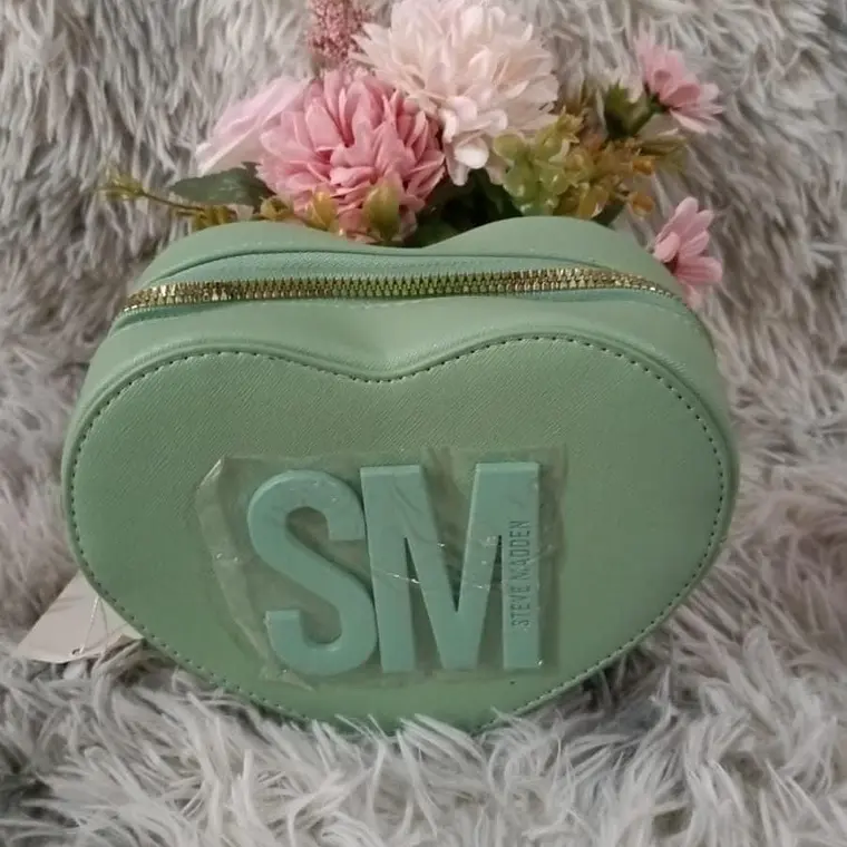 CROSS BODY IMITACIÓN STEVEMADDEN EN FORMA DE CORAZÓN MOD# LSM-05 8