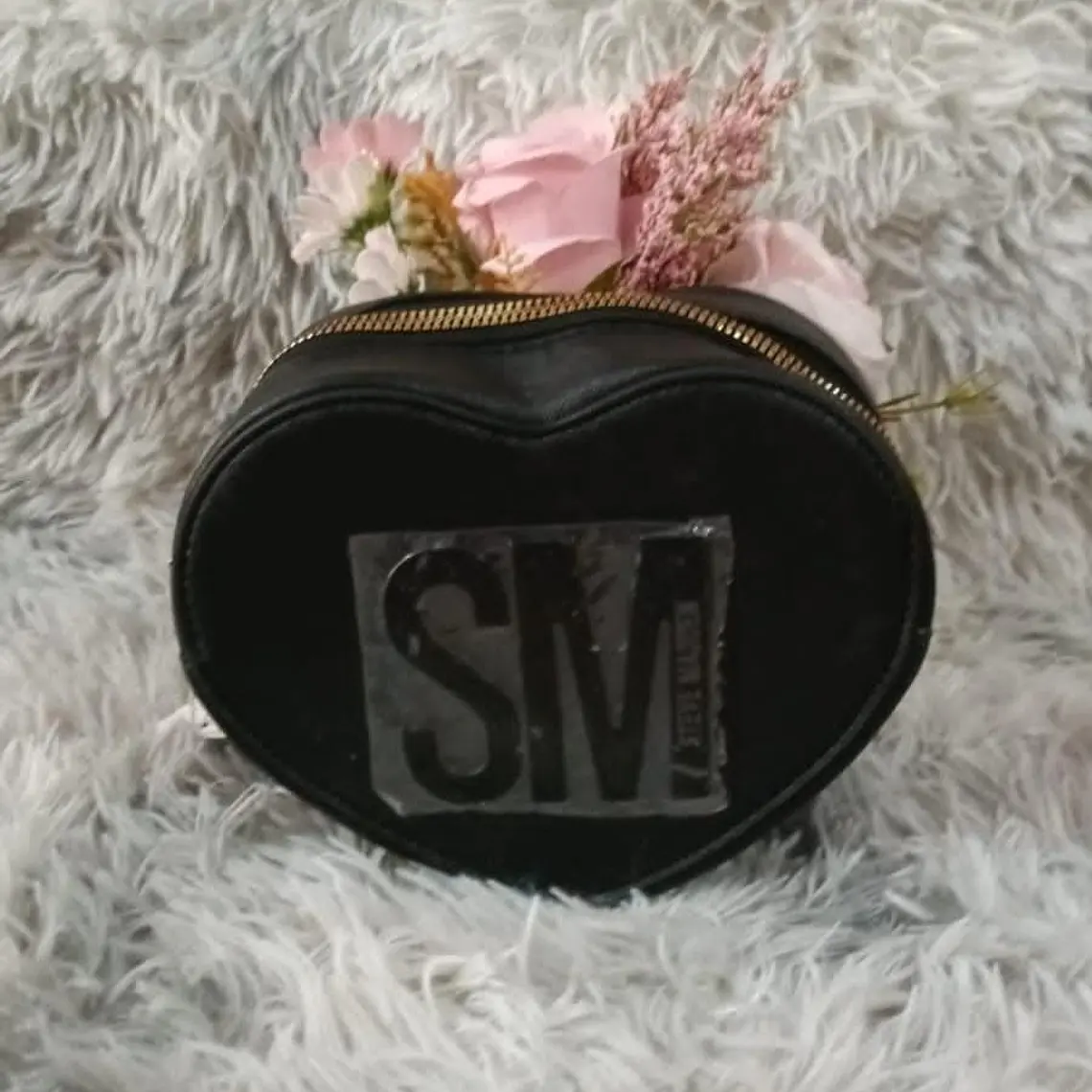 CROSS BODY IMITACIÓN STEVEMADDEN EN FORMA DE CORAZÓN MOD# LSM-05 2