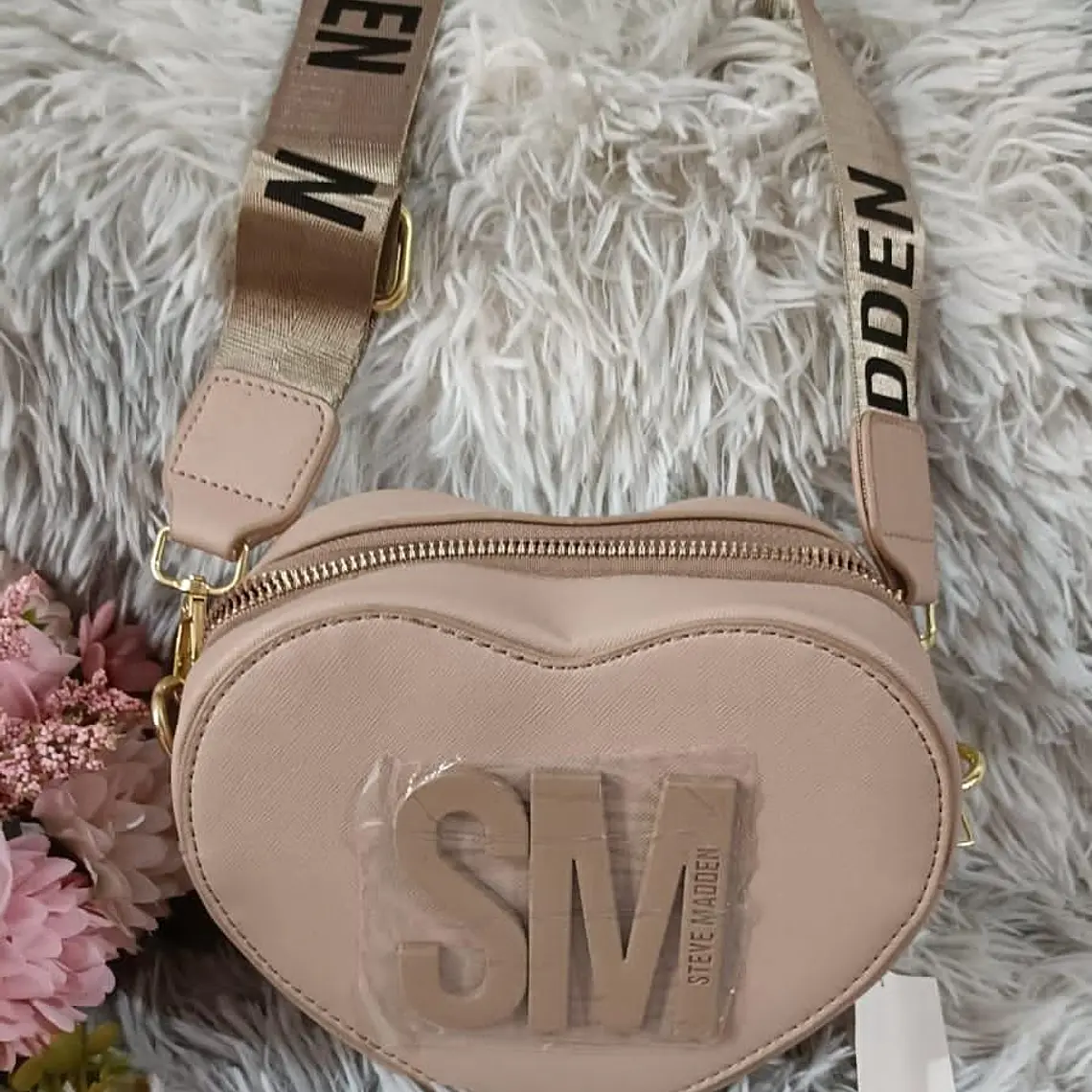 CROSS BODY IMITACIÓN STEVEMADDEN EN FORMA DE CORAZÓN MOD# LSM-05 5