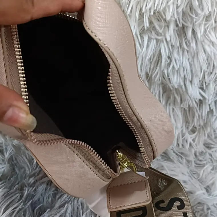 CROSS BODY IMITACIÓN STEVEMADDEN EN FORMA DE CORAZÓN MOD# LSM-05 13