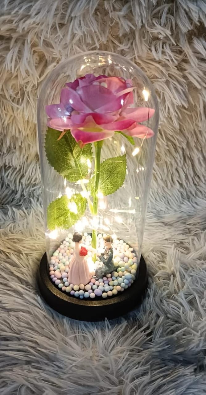 ROSA ETERNA CON PAREJAS DE PORCELANA Y LUZ LED CÁLIDA MOD# Y