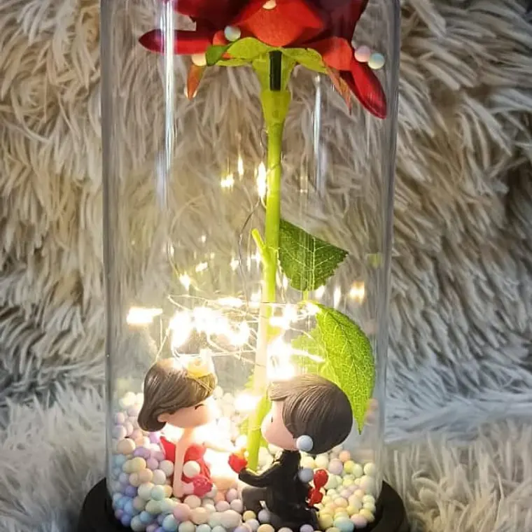 ROSA ETERNA GRANDE CON PAREJAS DE PORCELANA Y LUZ LED CÁLIDA MOD# YK149 REINGRESO 7