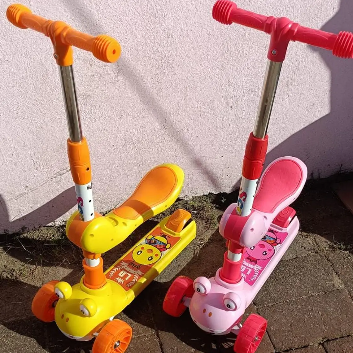 SCOOTER RANITA SONIDO Y LUZ LED MOD# 611-1 5