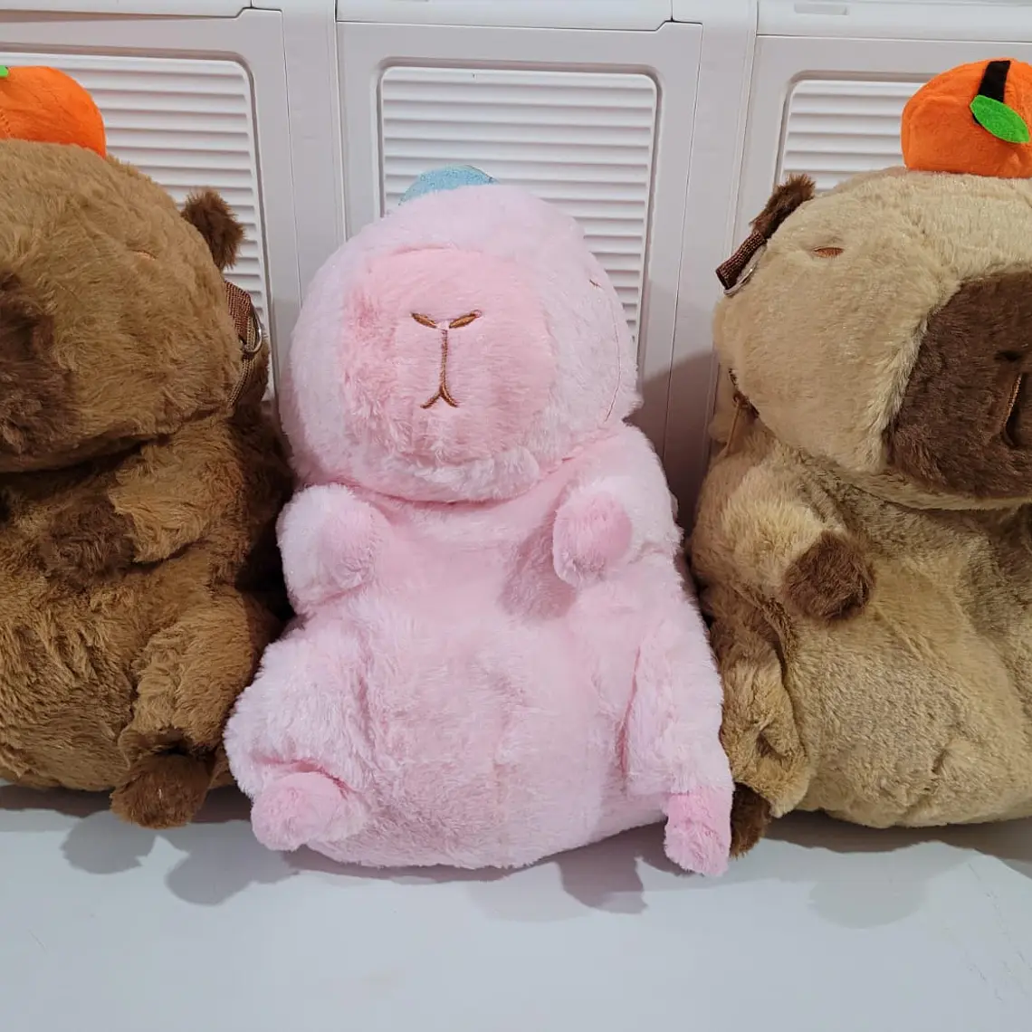 MOCHILA PELUCHE CAPYBARA CON FRUTA MOD# B-105 REINGRESO 2