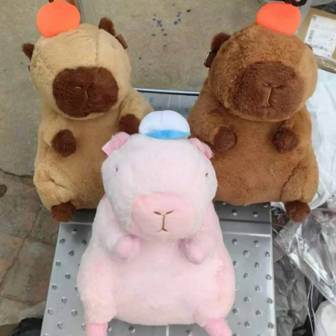 MOCHILA PELUCHE CAPYBARA CON FRUTA MOD# B-105 REINGRESO 3