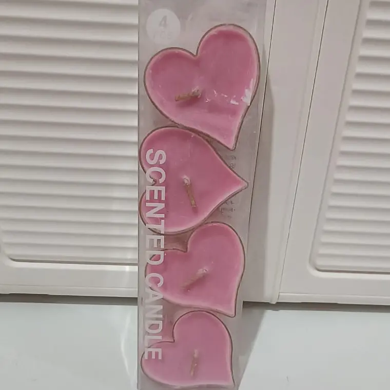 CAJITA CON 4 VELAS EN FORMA DE CORAZÓN CON AROMA MOD#REINGRESO 3