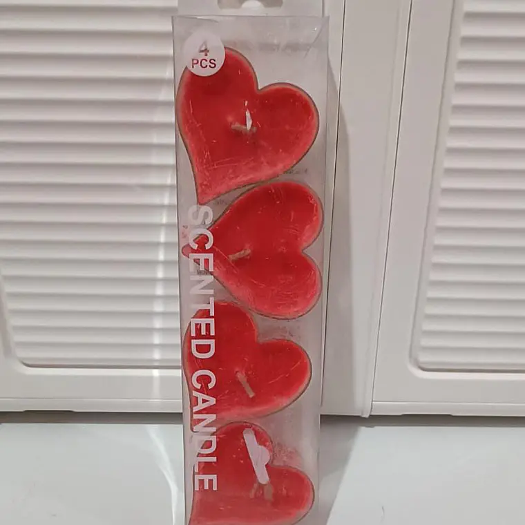 CAJITA CON 4 VELAS EN FORMA DE CORAZÓN CON AROMA MOD#REINGRESO 4