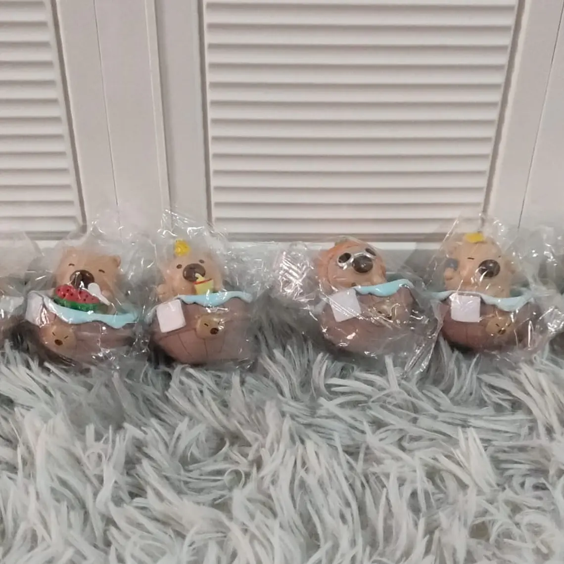 HUEVO DISEÑO CAPYBARA/ CAJITA SORPRESA MOD# KPBL006-1 2