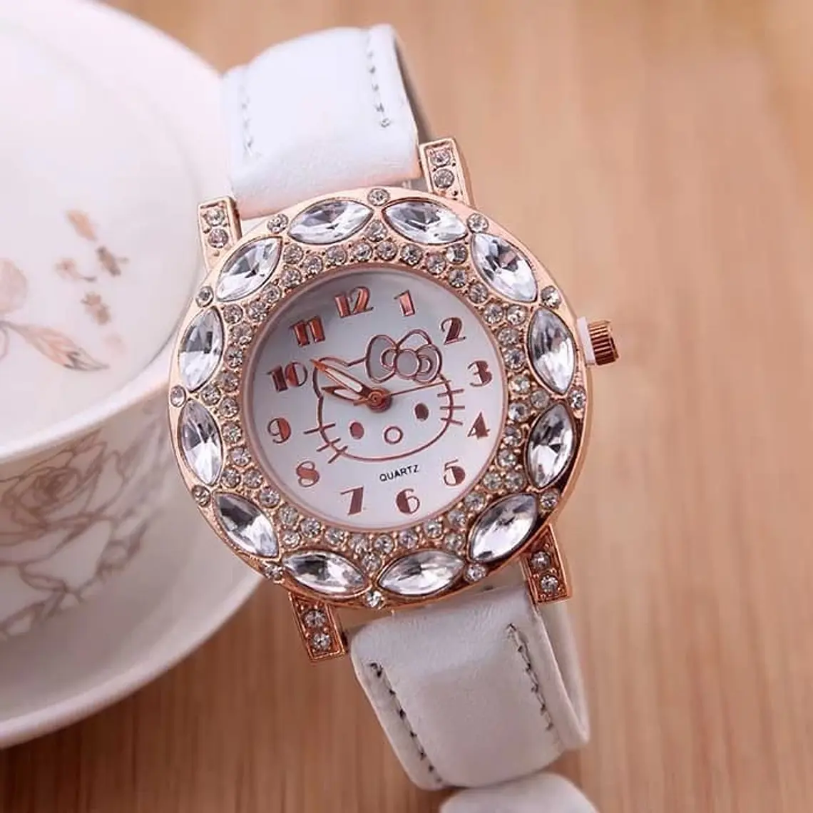 RELOJ PARA DAMA O NIÑA HELLO KITTY 8