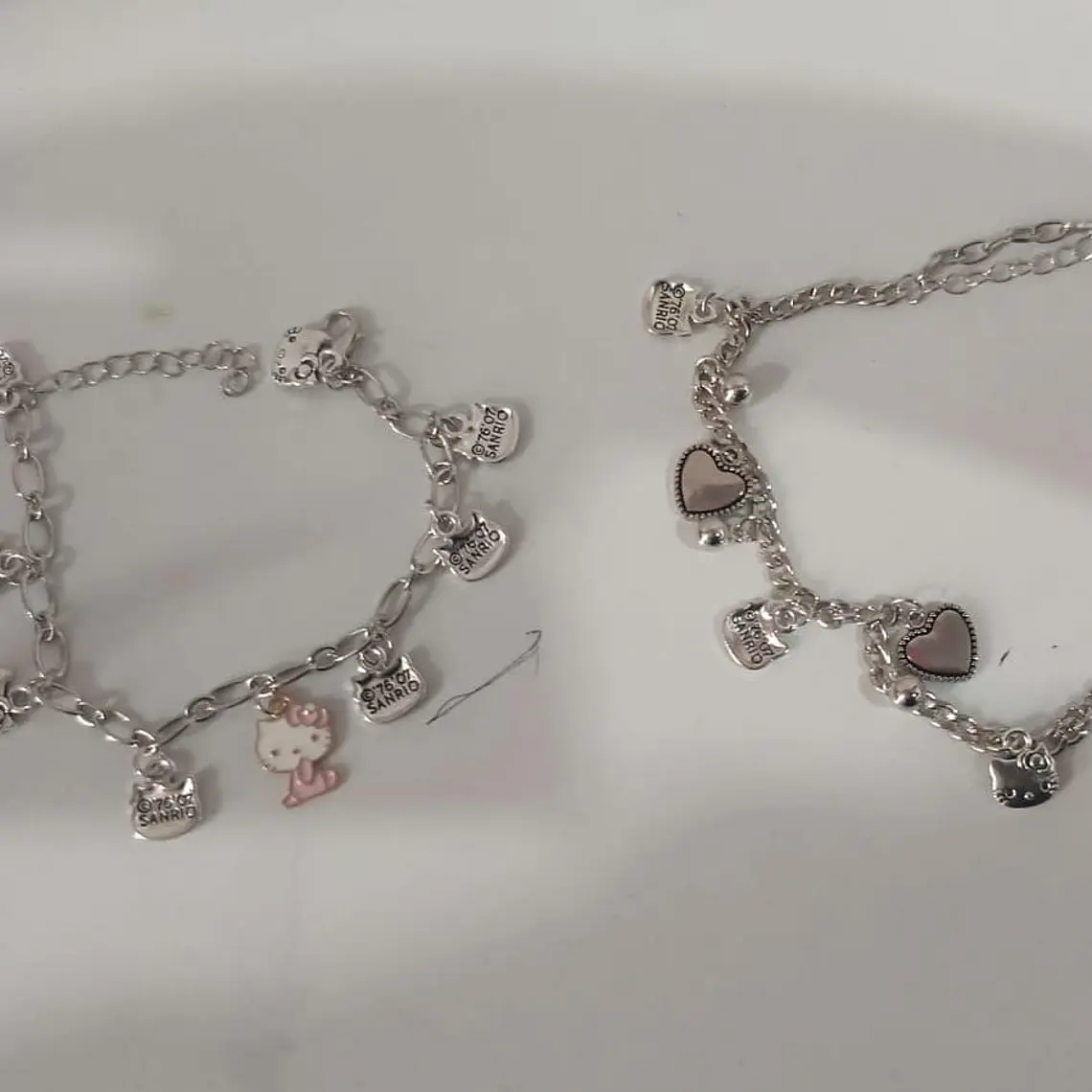 PAQ. 4 PULSERAS HELLO KITTY 4